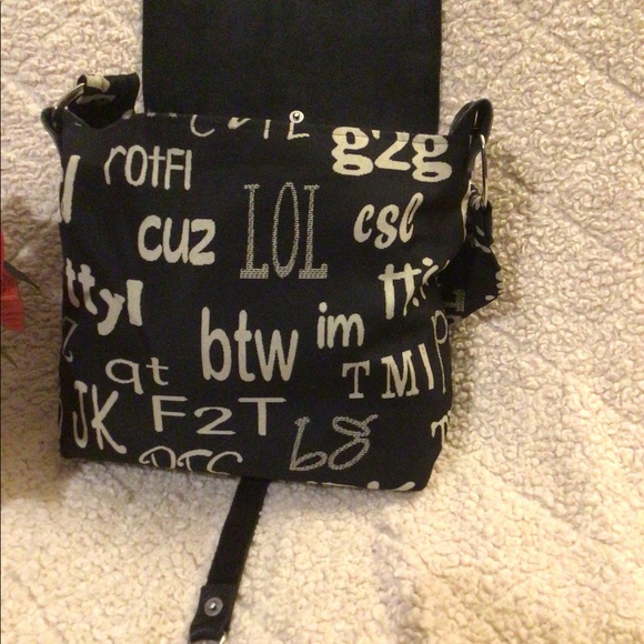 🎁Black and White Satchel Bag🎁 - Picture 8 of 10